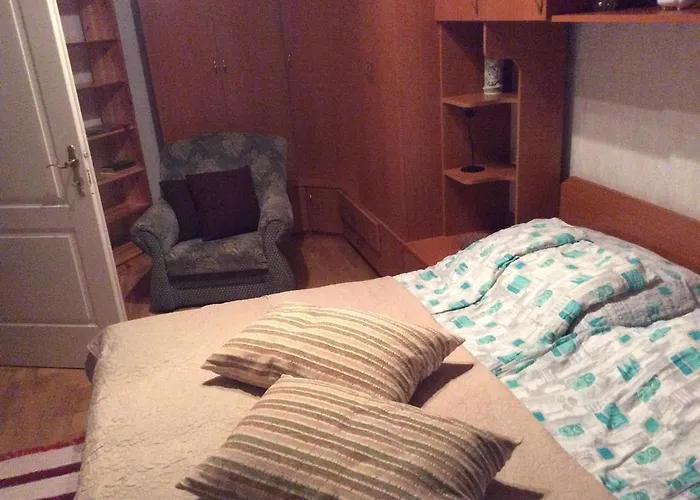 בית הארחה Szundi Szobak 3*